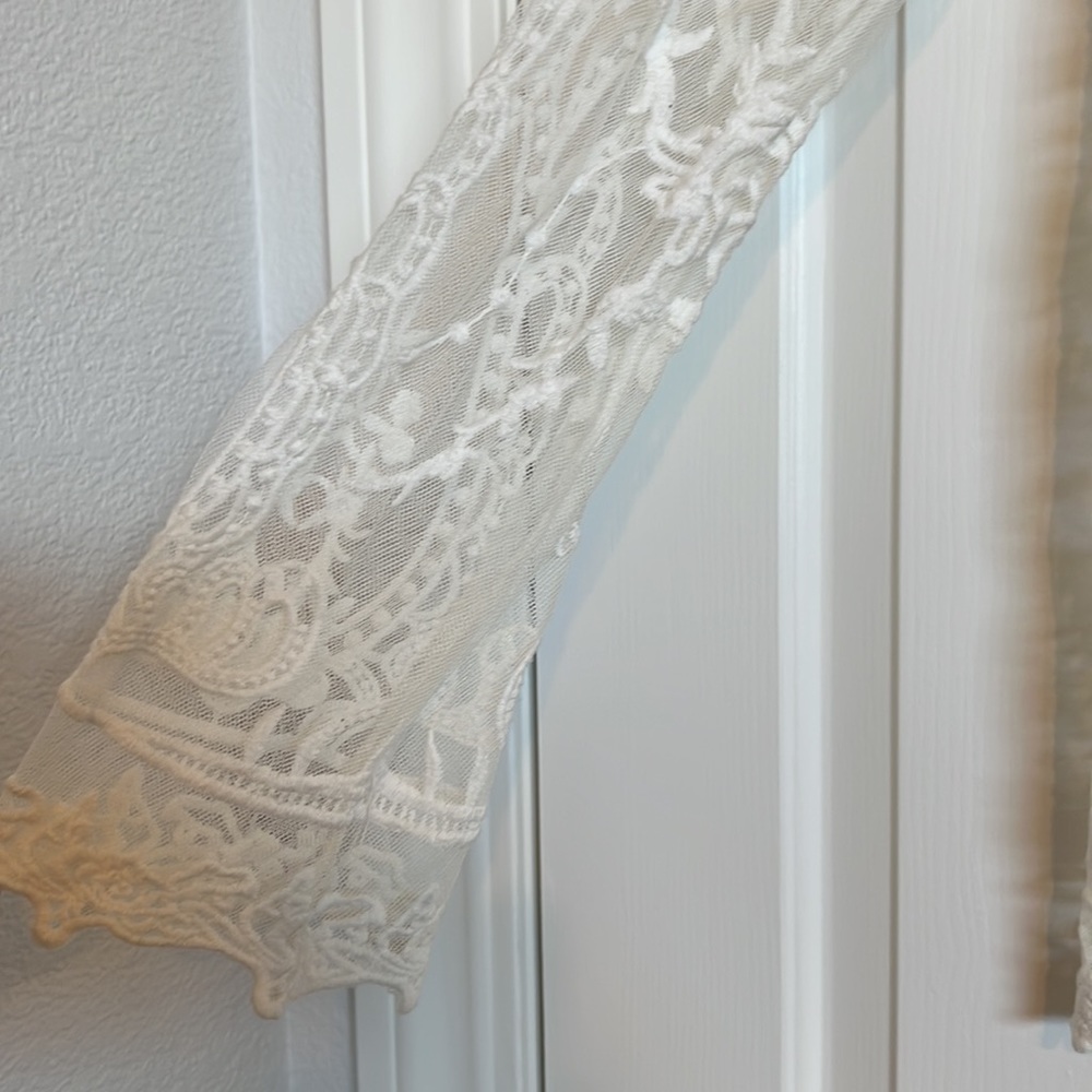 NWT Hem & Thread Lace Top S - Picture 3 of 3